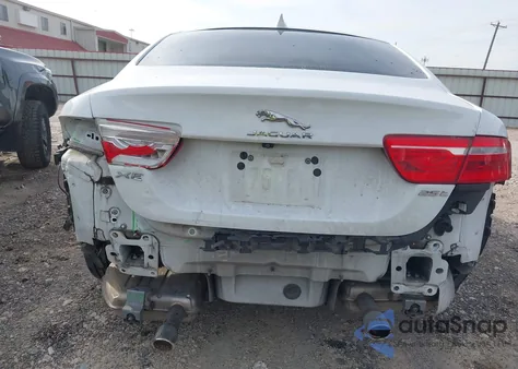 2018 Jaguar Xe 25T Premium z USA, uszkodzony, nr VIN SAJAD4FX9JCP32648